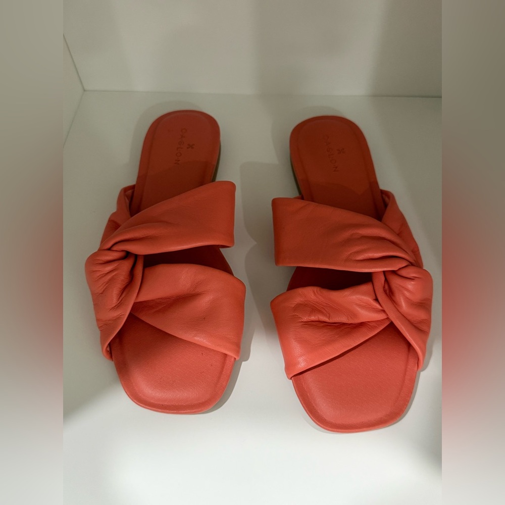 NWOT Caslon Canari orangish pink leather slide sandals 
(Fair)